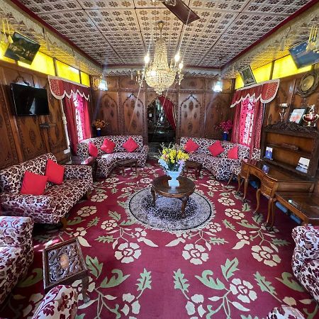 Отель Aristotle Group Of Houseboats & Transportation Сринагар Экстерьер фото