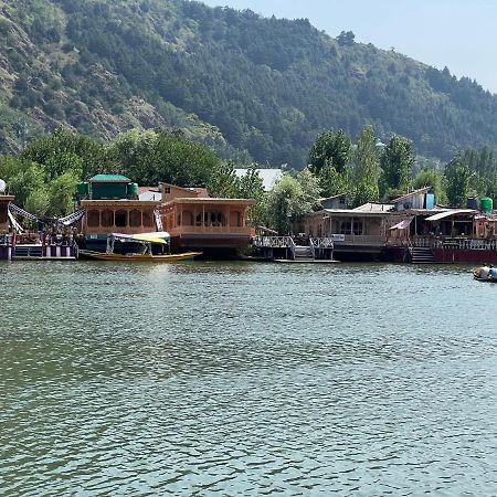 Отель Aristotle Group Of Houseboats & Transportation Сринагар Экстерьер фото