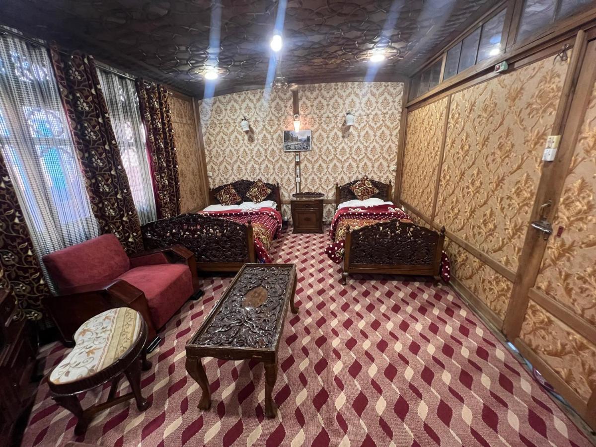 Отель Aristotle Group Of Houseboats & Transportation Сринагар Экстерьер фото