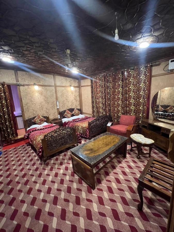 Отель Aristotle Group Of Houseboats & Transportation Сринагар Экстерьер фото