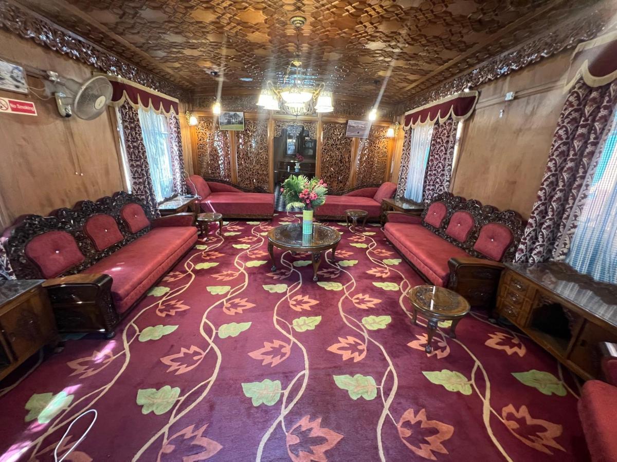 Отель Aristotle Group Of Houseboats & Transportation Сринагар Экстерьер фото